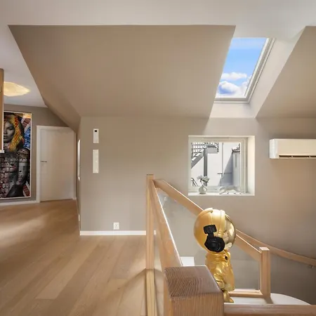160 M2 Luxury Penthouse W Roof Terrace